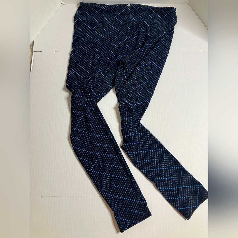 LuLaRoe Black and Blue Speckled Pattern Leggings Size Tall & Curvy